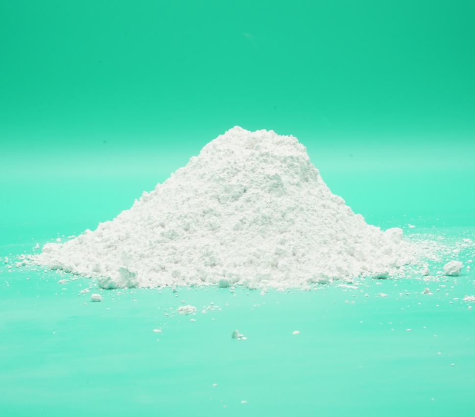 白刚玉微粉与棕刚玉微粉的性能对比